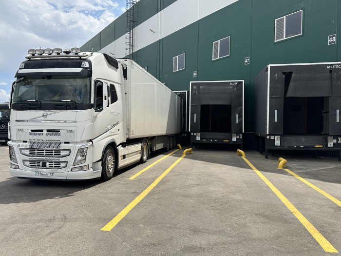 Etalon Group реализовала проект по установке 51 комплекта ворот, тамбуров и перегрузочного оборудования для склада Imagine Apple Logistics в Алматы