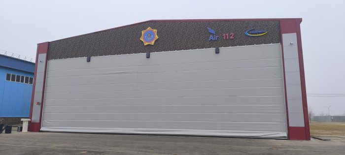 Etalon Group установил ангарные ворота Champion Door для вертолёта МЧС в Жезказгане