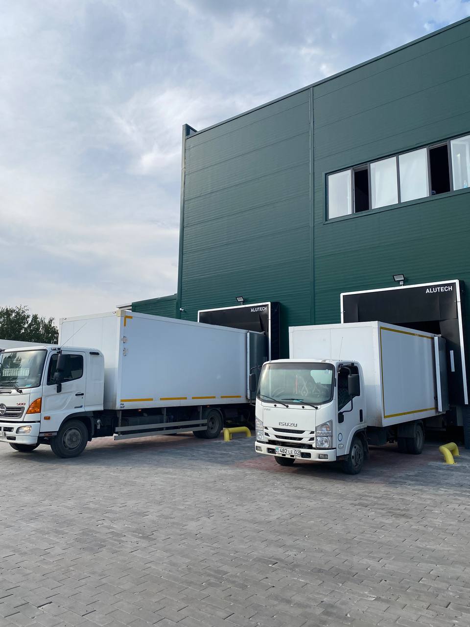 Etalon Group реализовала проект по установке 15 комплектов ворот и перегрузочного оборудования для склада Apple City Corps в Астане