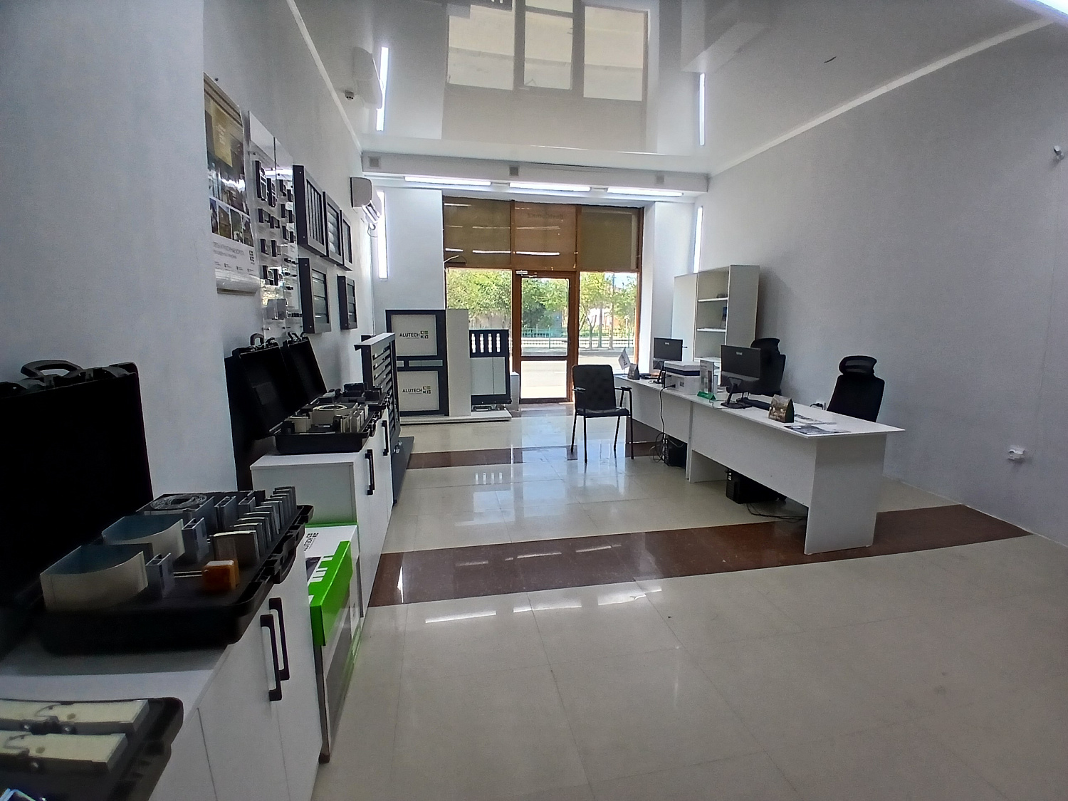 Шоу-Рум в городе Атырау