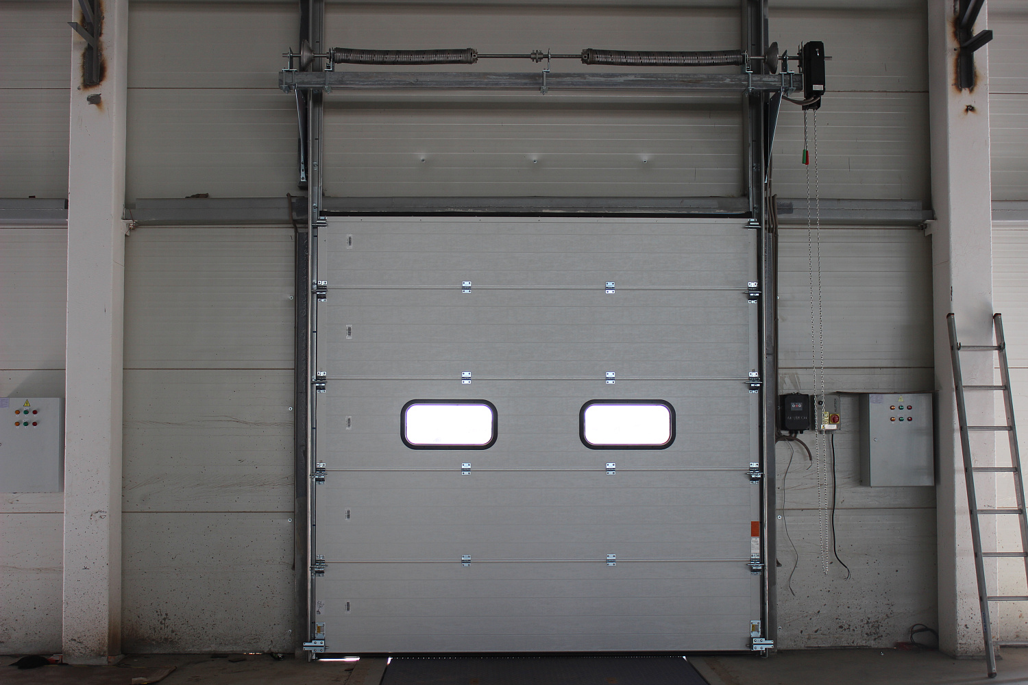 Etalon Group реализовала проект по установке 33 единиц ворот и перегрузочного оборудования для склада Ozon в Алматы