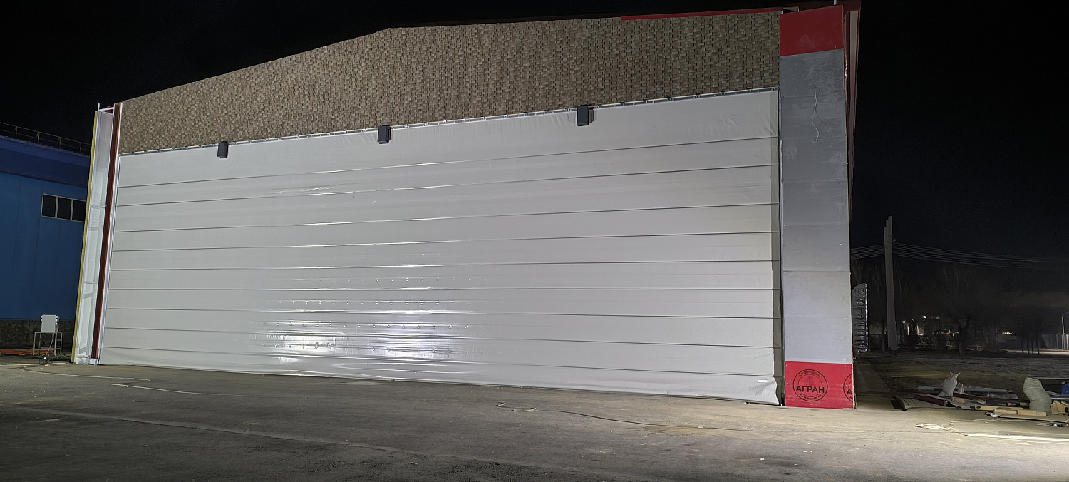 Etalon Group установил ангарные ворота Champion Door для вертолёта МЧС в Жезказгане